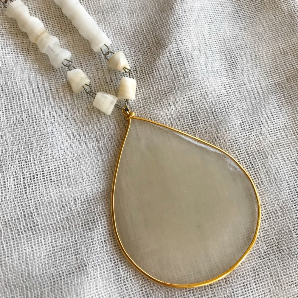 Vintage Shell Pendant Necklace - Picture 2 of 5